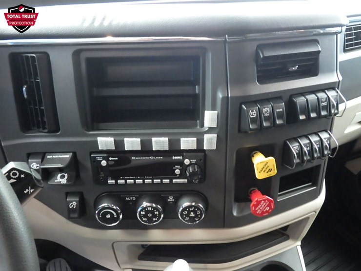 2023-peterbilt-579-image-21