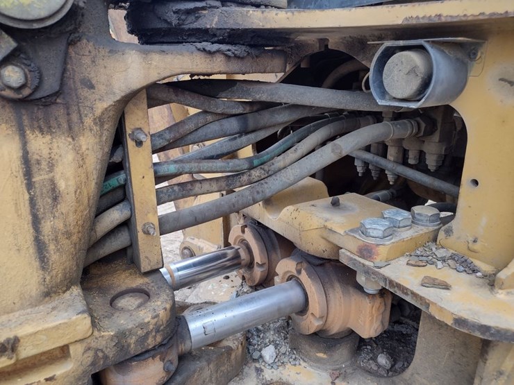 caterpillar-416d-image-30