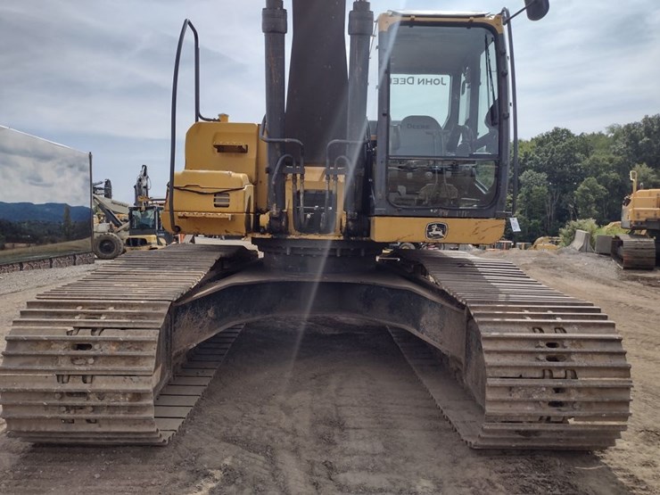 2007-deere-270d-lc-image-27