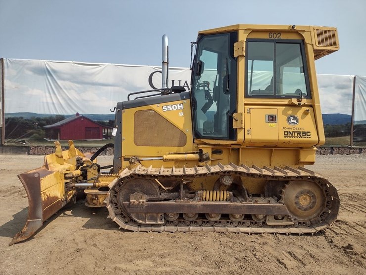 deere-550h-lt-image-1