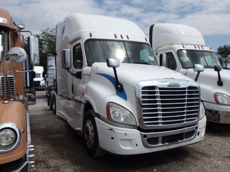 2015-freightliner-cascadia-125-evolution-image-4