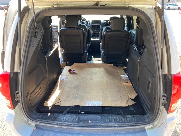 2013-dodge-grand-caravan-image-13