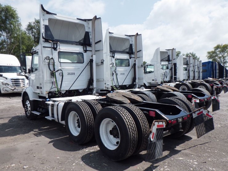 2020-volvo-vnr300-image-14