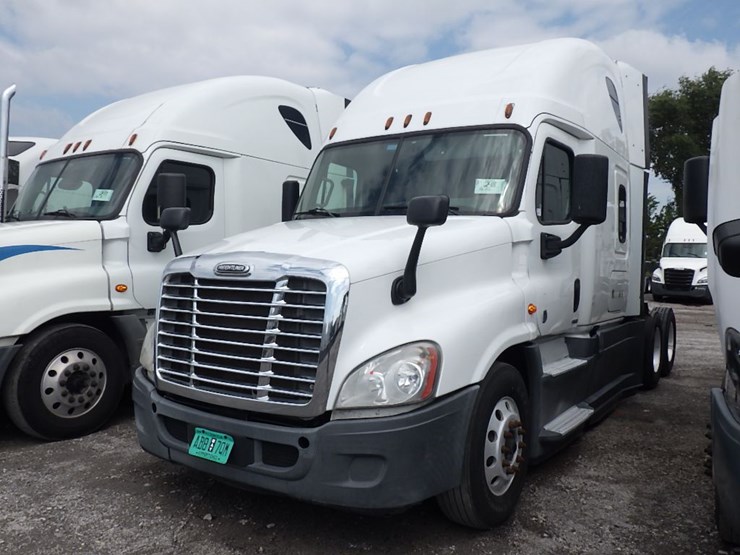 2016-freightliner-cascadia-125-evolution-image-1