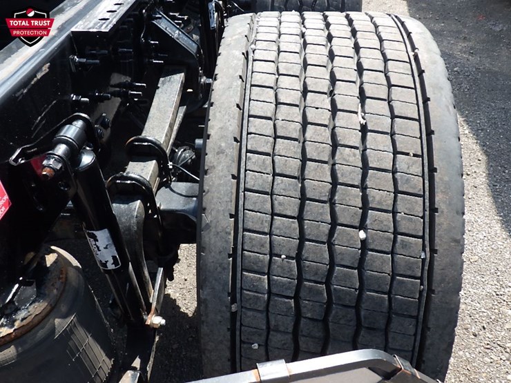 2019-volvo-vnr300-image-9