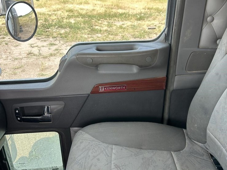2007-kenworth-w900-image-28