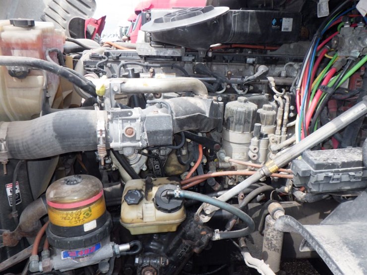 2013-freightliner-cascadia-125-image-23