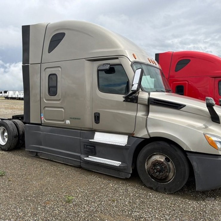 2021 FREIGHTLINER CASCADIA 126