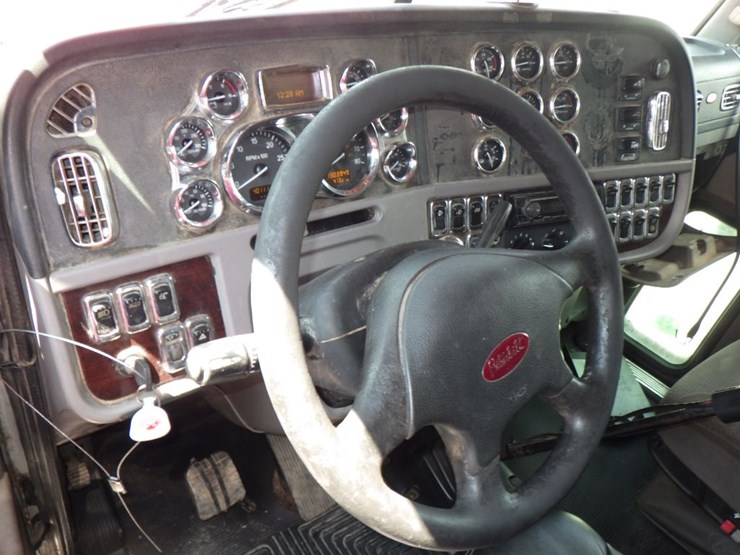 2012-peterbilt-389-image-20