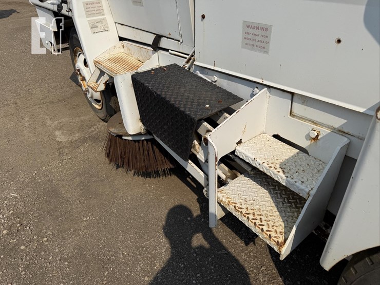 mobil-athey-street-sweeper-8401-image-18