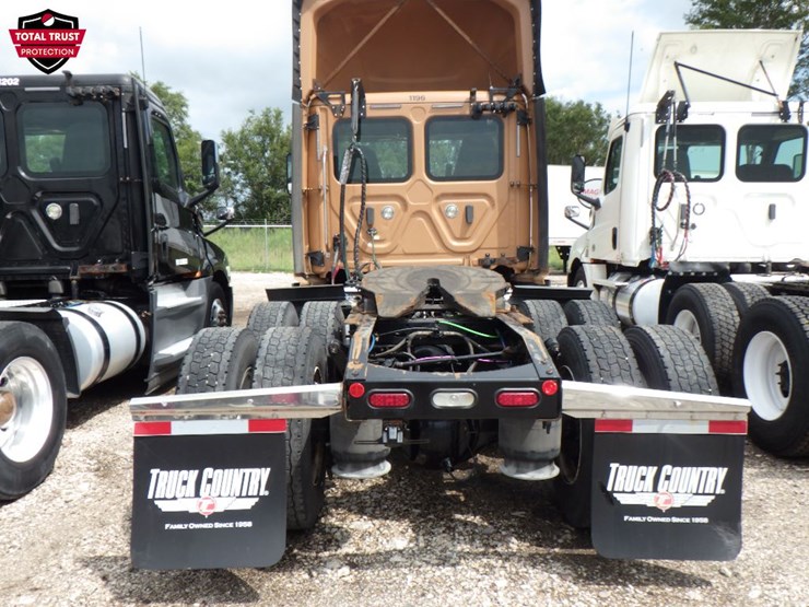 2020-freightliner-cascadia-126-image-9