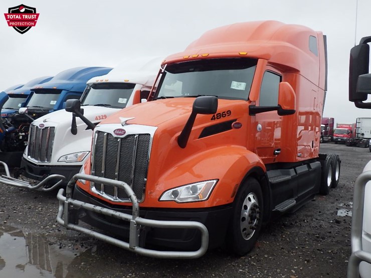 2023-peterbilt-579-image-1