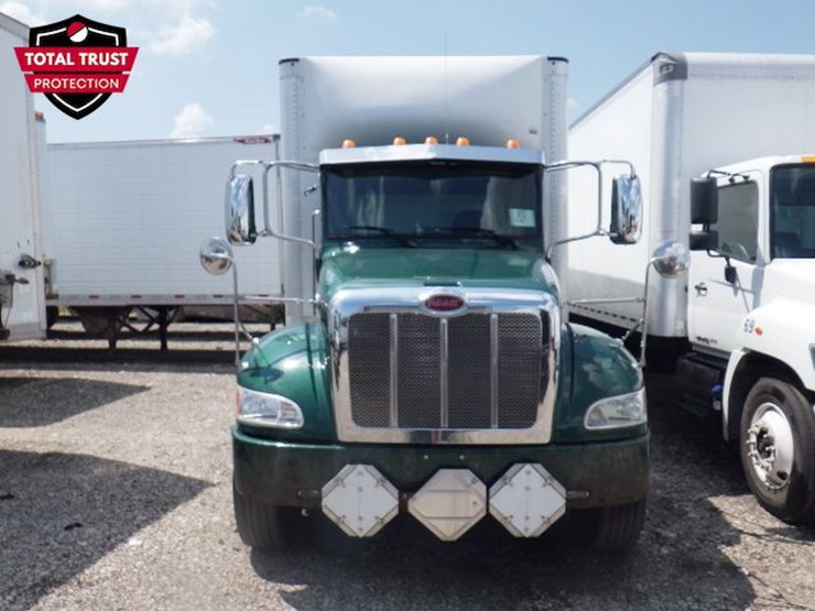 2019-peterbilt-348-image-2