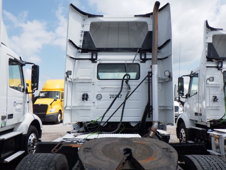 2020-volvo-vnr300-image-11