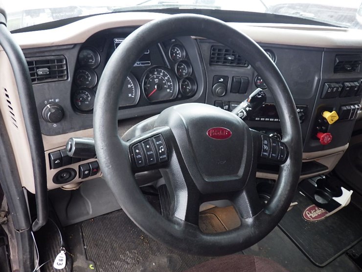 2019-peterbilt-579-image-22