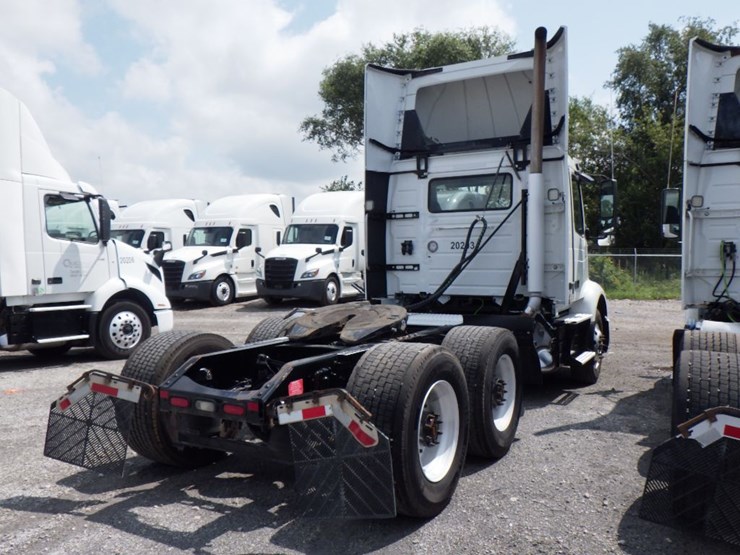 2020-volvo-vnr300-image-10