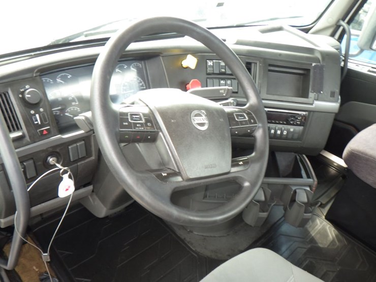 2020-volvo-vnr300-image-18