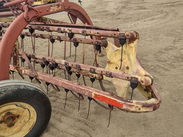 new-holland-258-image-13