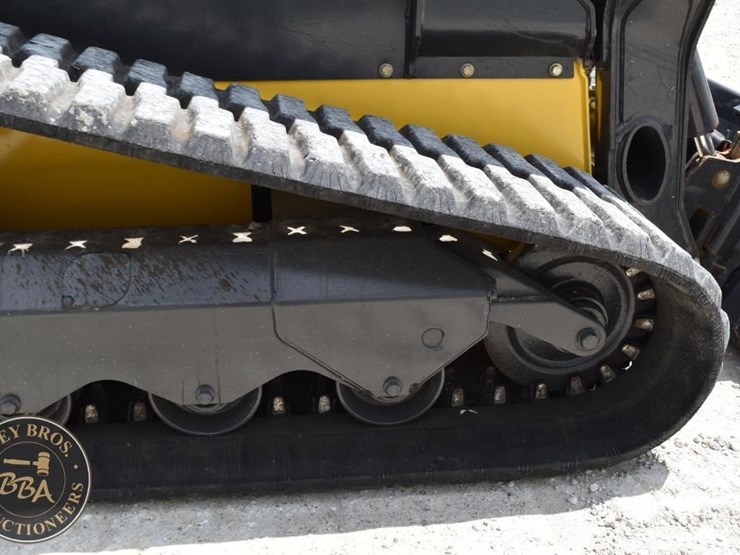 2019-new-holland-c232-image-35