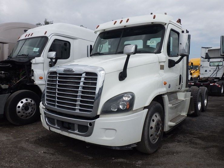 2017-freightliner-cascadia-125-image-1