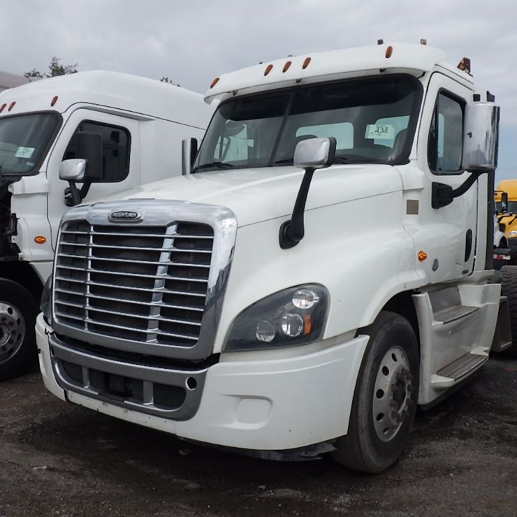 2017 FREIGHTLINER CASCADIA 125