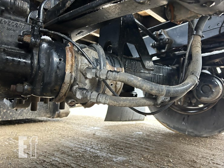 2015-volvo-vnm62t630-image-12