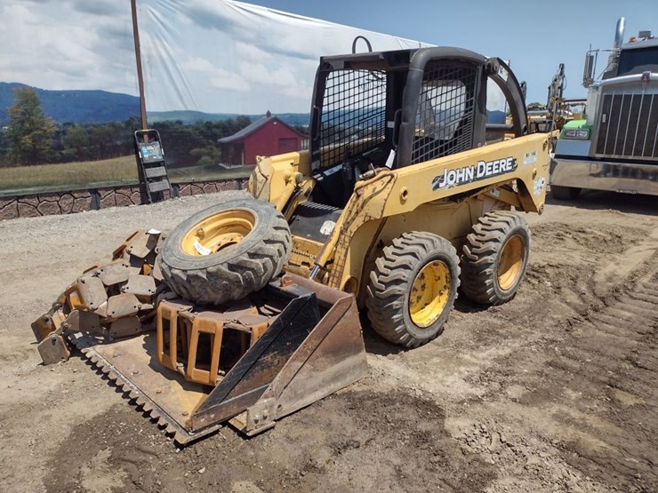john-deere-240-image-24