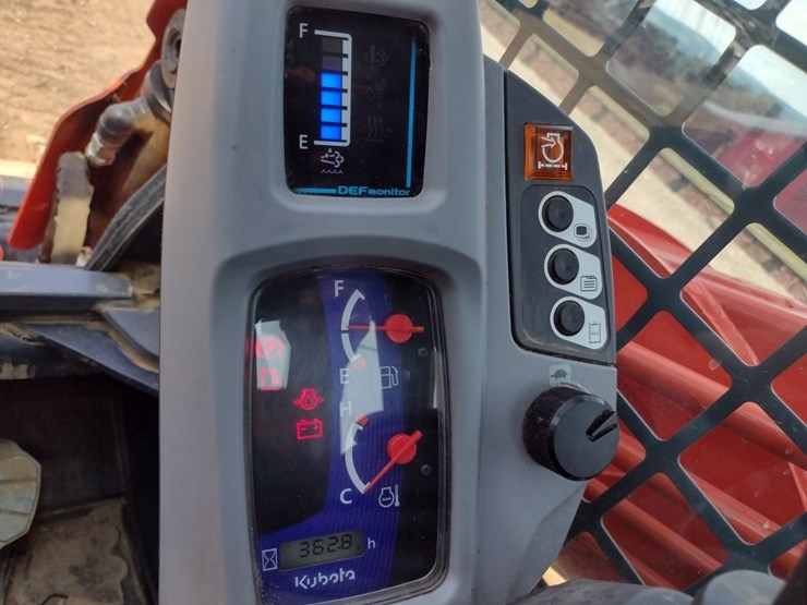 kubota-svl97-2-image-8