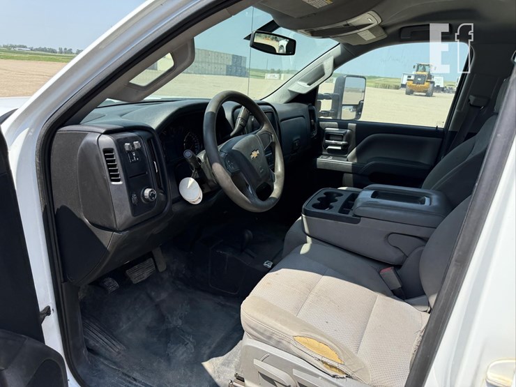 2015-chevrolet-3500hd-image-19