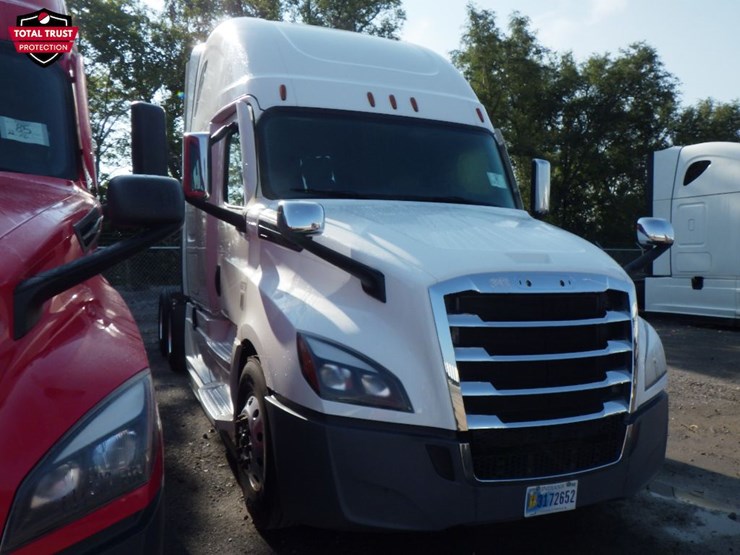 2022-freightliner-cascadia-126-image-3