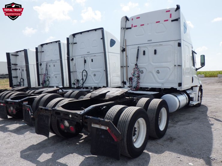 2023-freightliner-cascadia-126-image-11