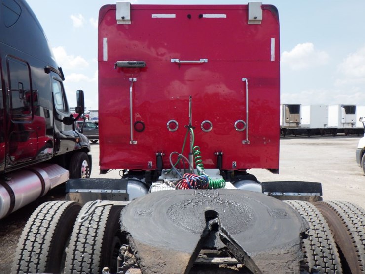 2012-peterbilt-389-image-12