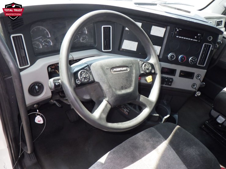 2023-freightliner-cascadia-126-image-19
