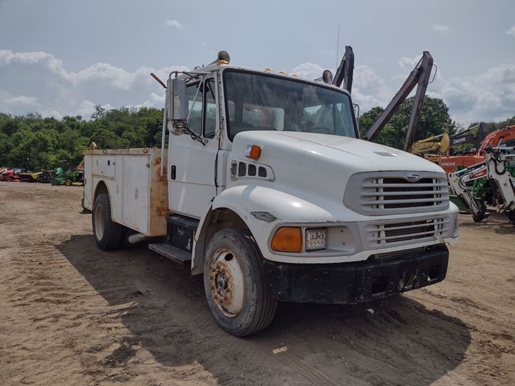 freightliner-fl70-image-29