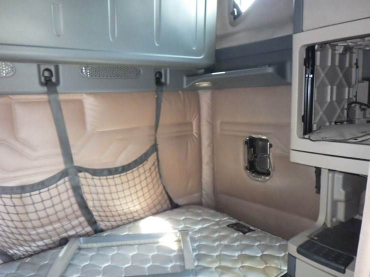 2017-freightliner-cascadia-125-image-8