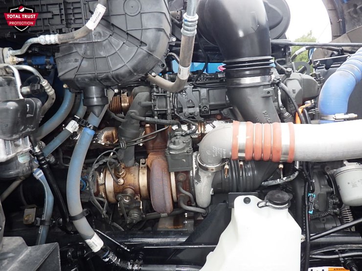 2023-peterbilt-579-image-32