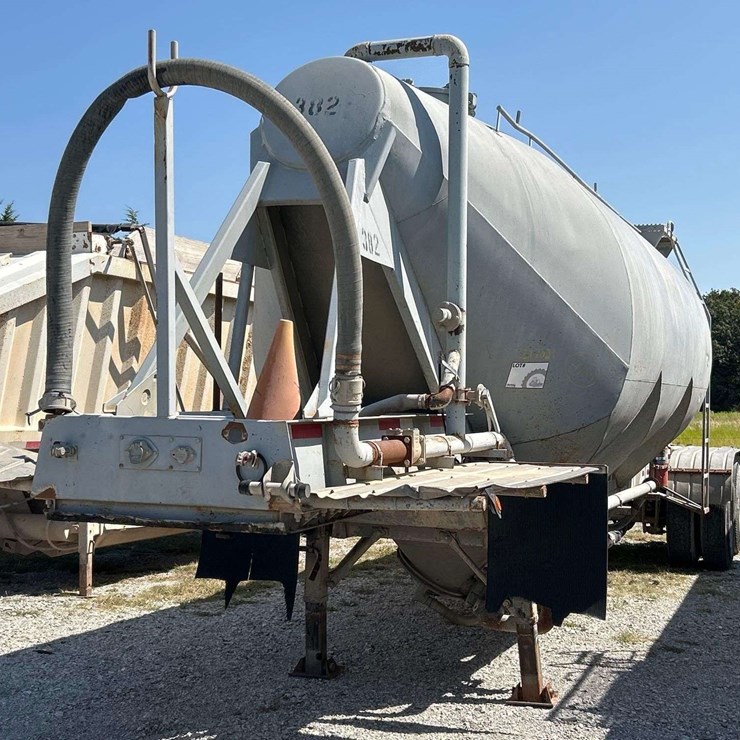 1971 FRUEHAUF TANKER