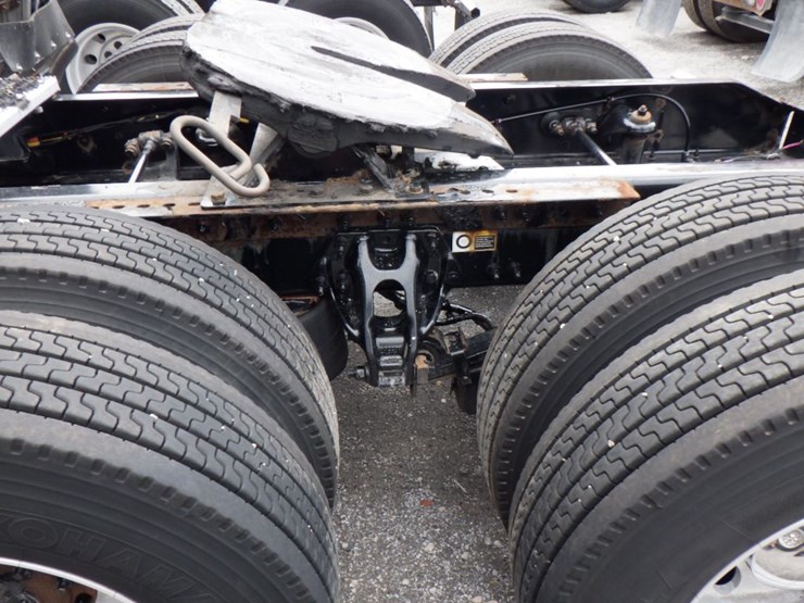 2019-peterbilt-579-image-17