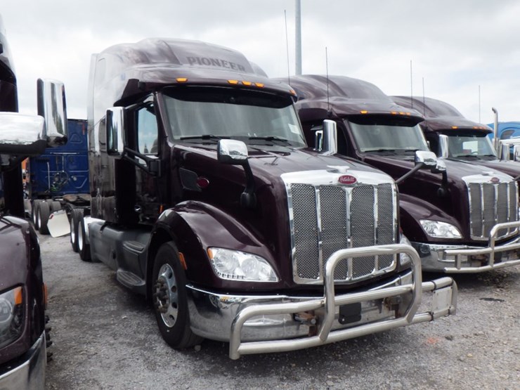 2019-peterbilt-579-image-3