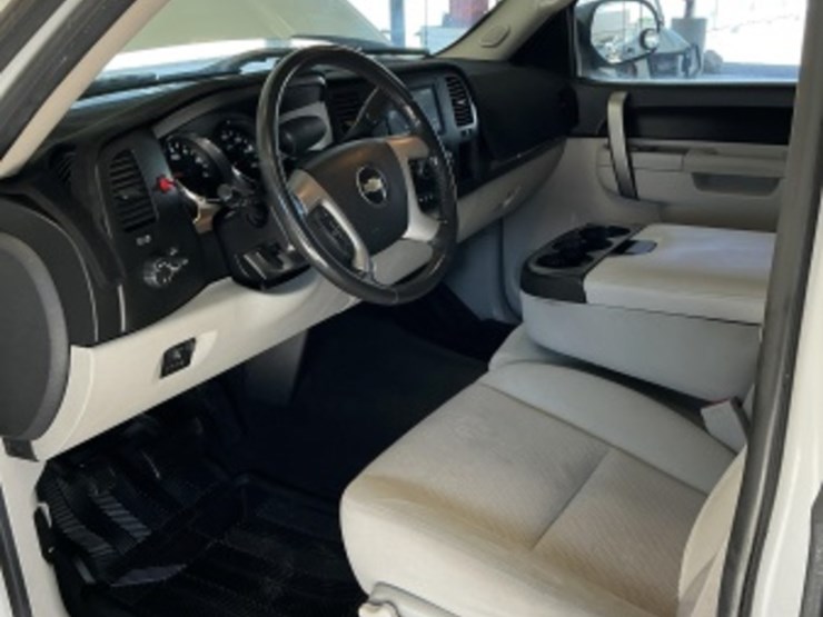 2010-chevrolet-silverado-1500-image-21