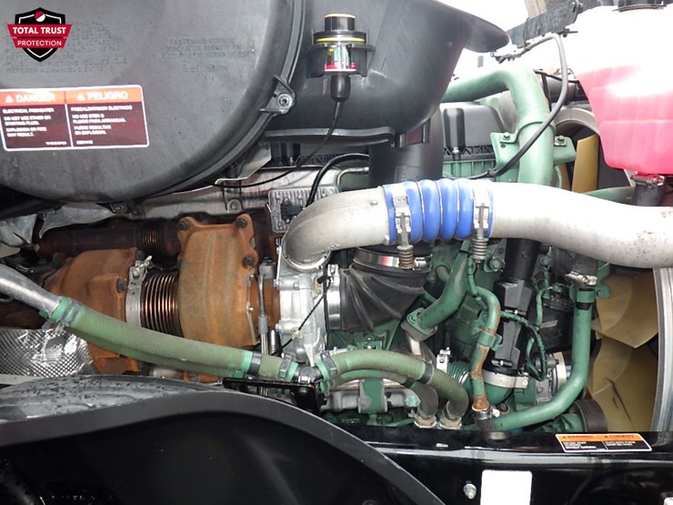 2023-volvo-vnl860-image-29