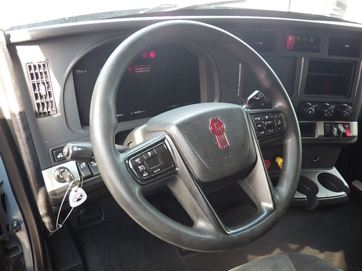 2024-kenworth-t680-image-26