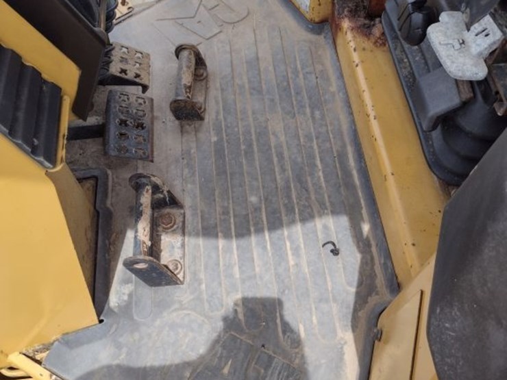caterpillar-d5g-xl-image-12