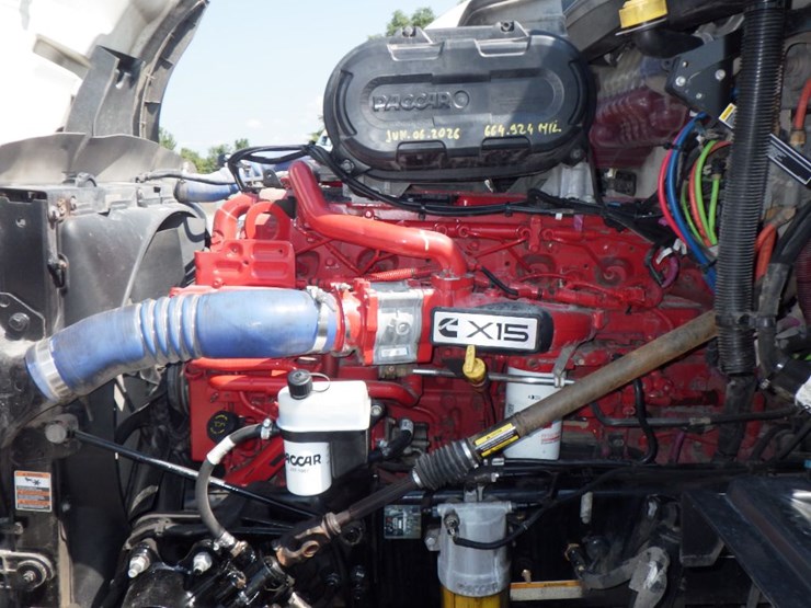 2022-peterbilt-579-image-25