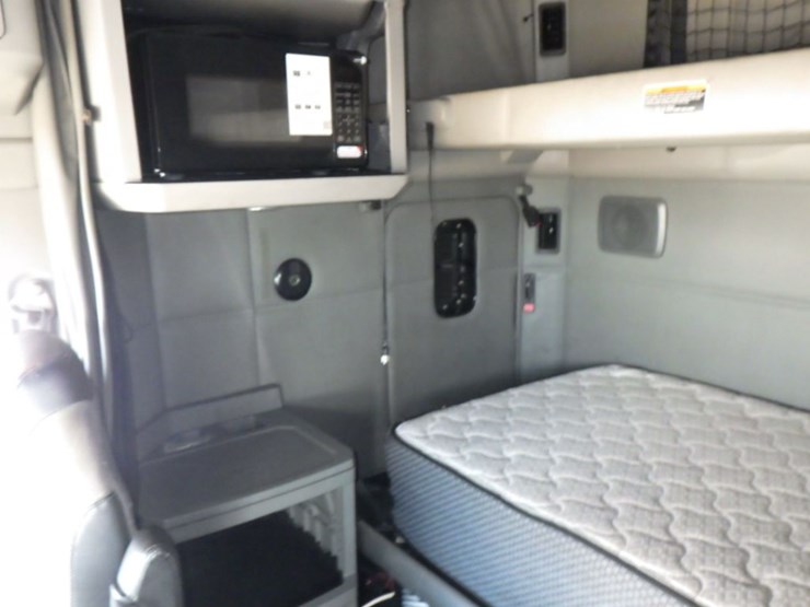 2021-kenworth-t680-image-21