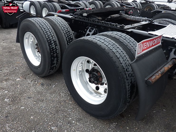 2023-kenworth-t680-image-8