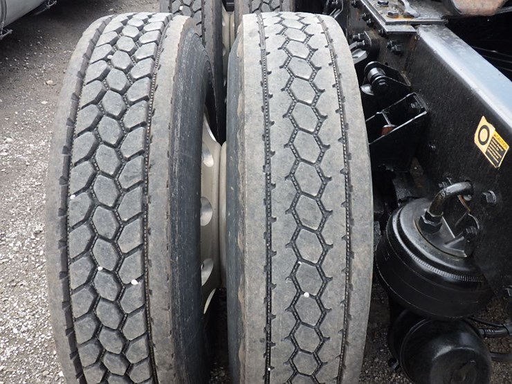 2016-kenworth-w900-image-14