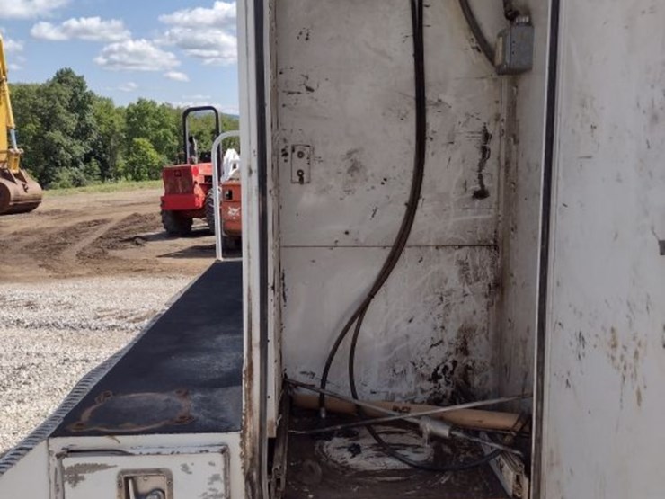 2008-peterbilt-384-image-31