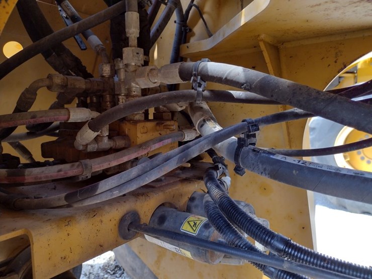 caterpillar-910m-image-21