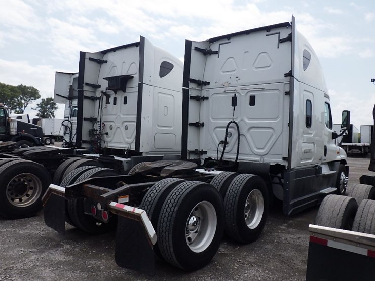 2016-freightliner-cascadia-125-evolution-image-12